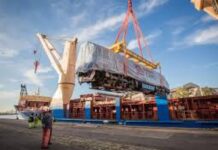 Arriban al puerto de Buenos Aires 20 locomotoras chinas