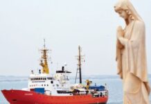 Europa: Italia cierra sus puertos a naves con migrantes