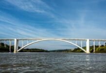 Paraguay y Brasil deciden acelerar la construcción de nuevos puentes