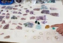Casi 4 mil dólares en joyas cargaba contrabandista dentro de la ropa