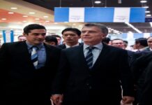 En Japón, Macri visitó supermercado que comenzó a vender carne argentina