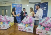 Chile: Aduanas de Iquique dona patines a agrupaciones sociales