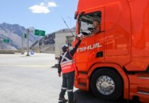 Aduanas de Chile pone en marcha plan para fiscalizar ingreso de camiones que buscan alternativas ante cierre prolongado de Los Libertadores