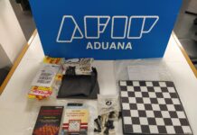 Aduana detuvo encomienda con cocaína oculta en un tablero de ajedrez