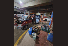 La Aduana evitó un peligroso contrabando de más de 300 litros de combustible junto al motor de una camioneta