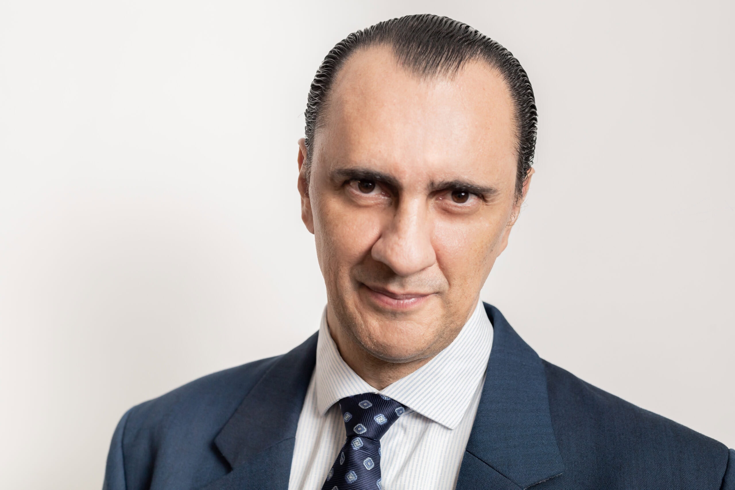 Dr. Andrés Varela