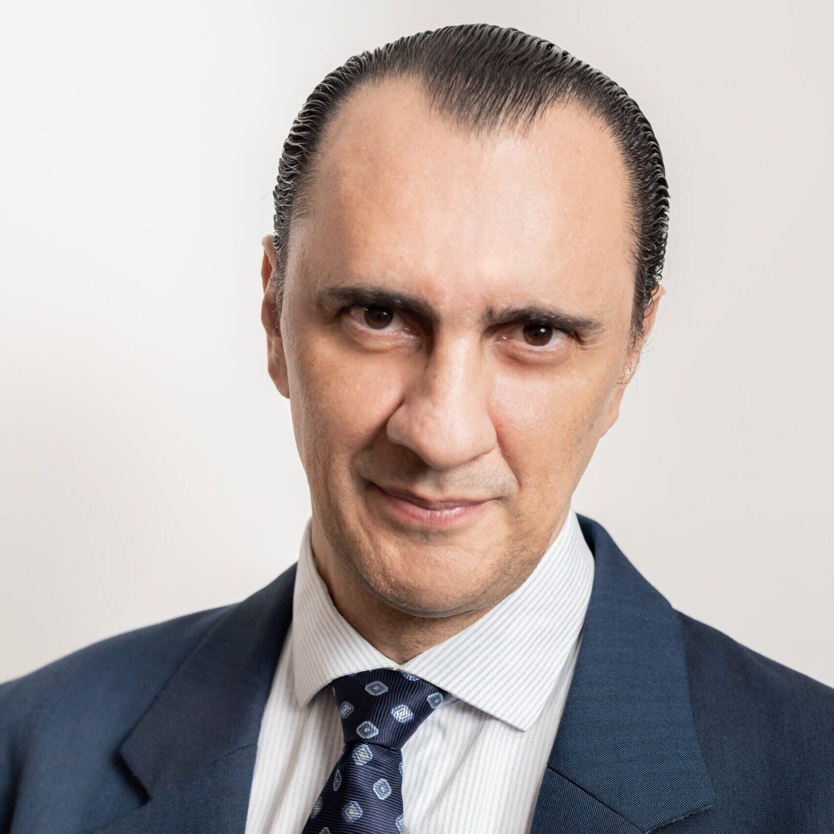 Dr. Andrés Varela